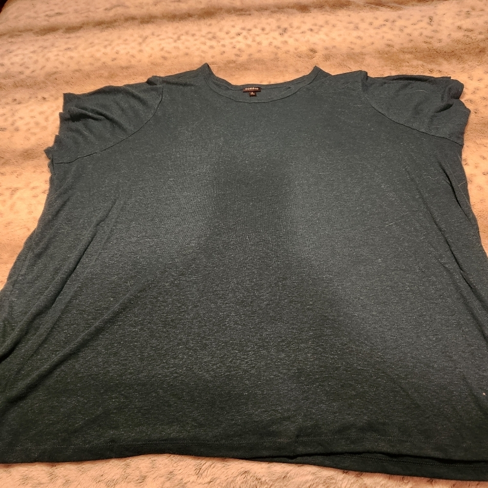 Woman's Light Short Sleeve T-shirt Green.